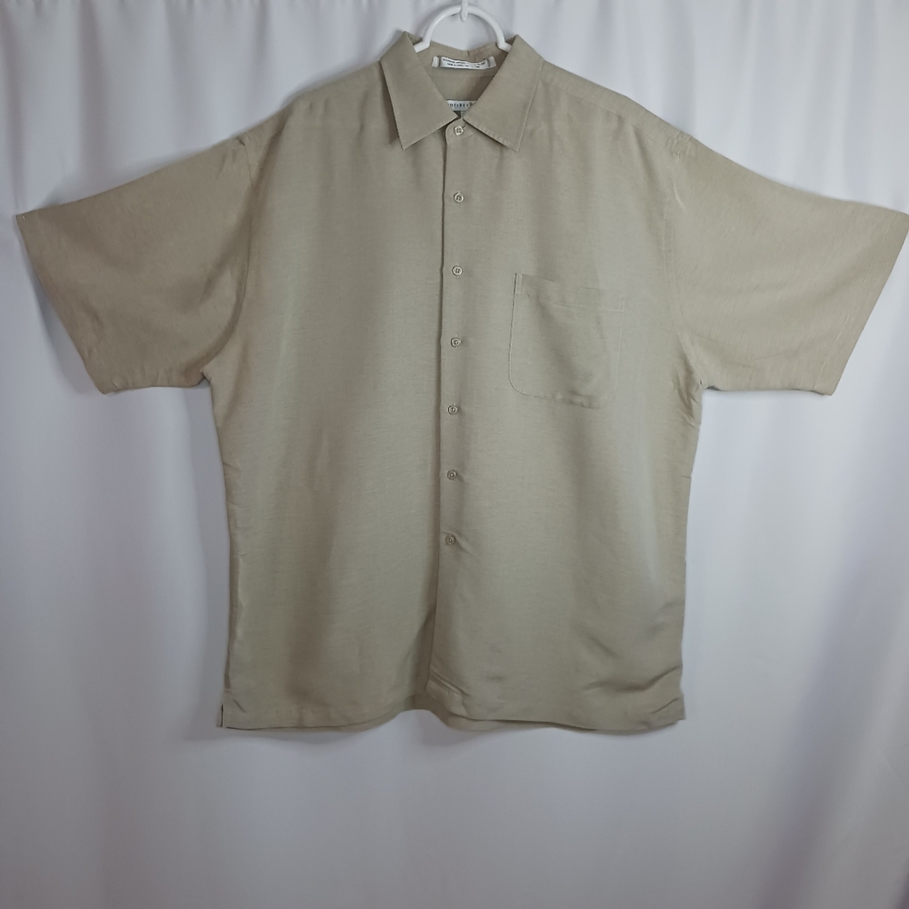 Geoffrey Beene Heathered Beige Short Sleeve Button Up Shirt.